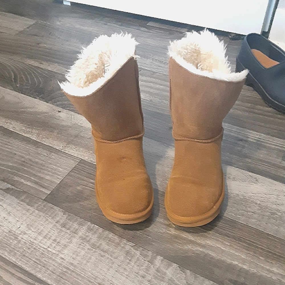 Time & Tru boots
